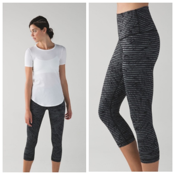 lululemon athletica Pants - Lululemon Cropped Wunder Under Leggings